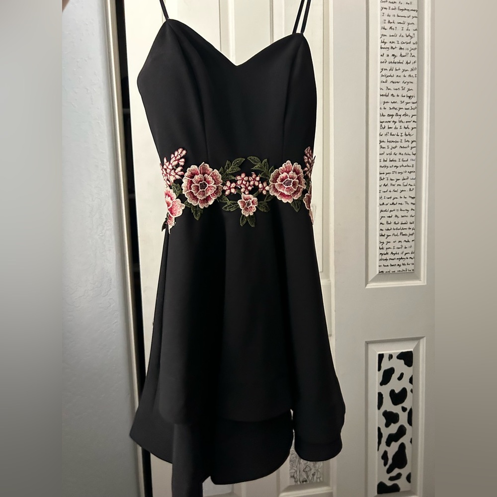 Black with floral detail short dress size 0 B. Smart